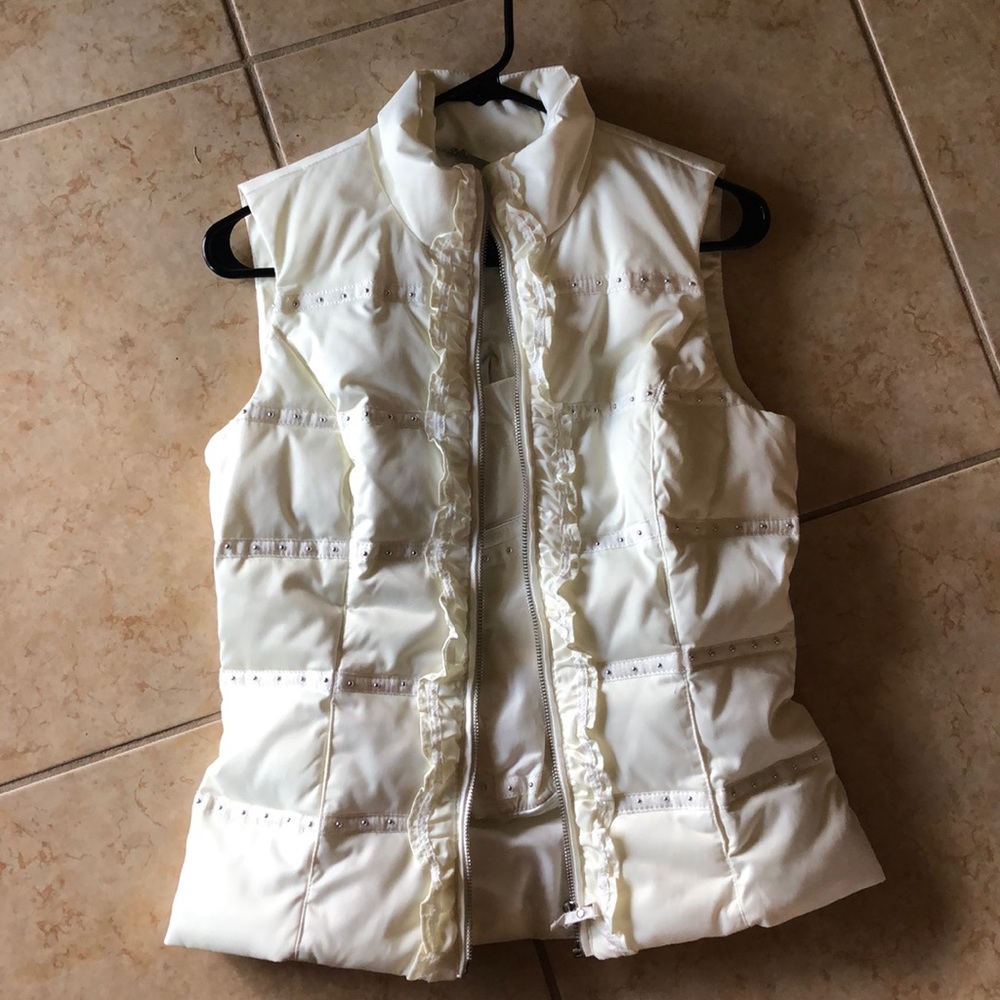 White Puffer Vest !